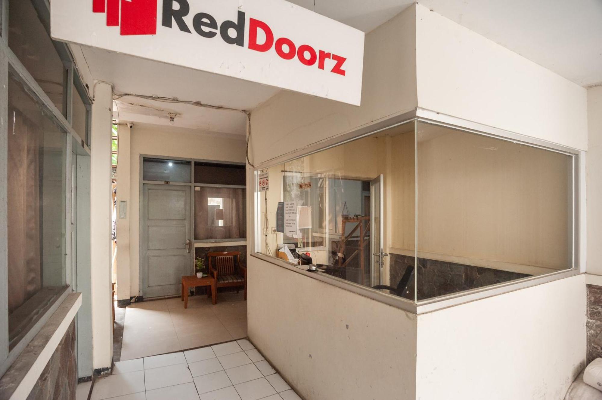 RedDoorz Plus near RS PMI Bogor Zewnętrze zdjęcie