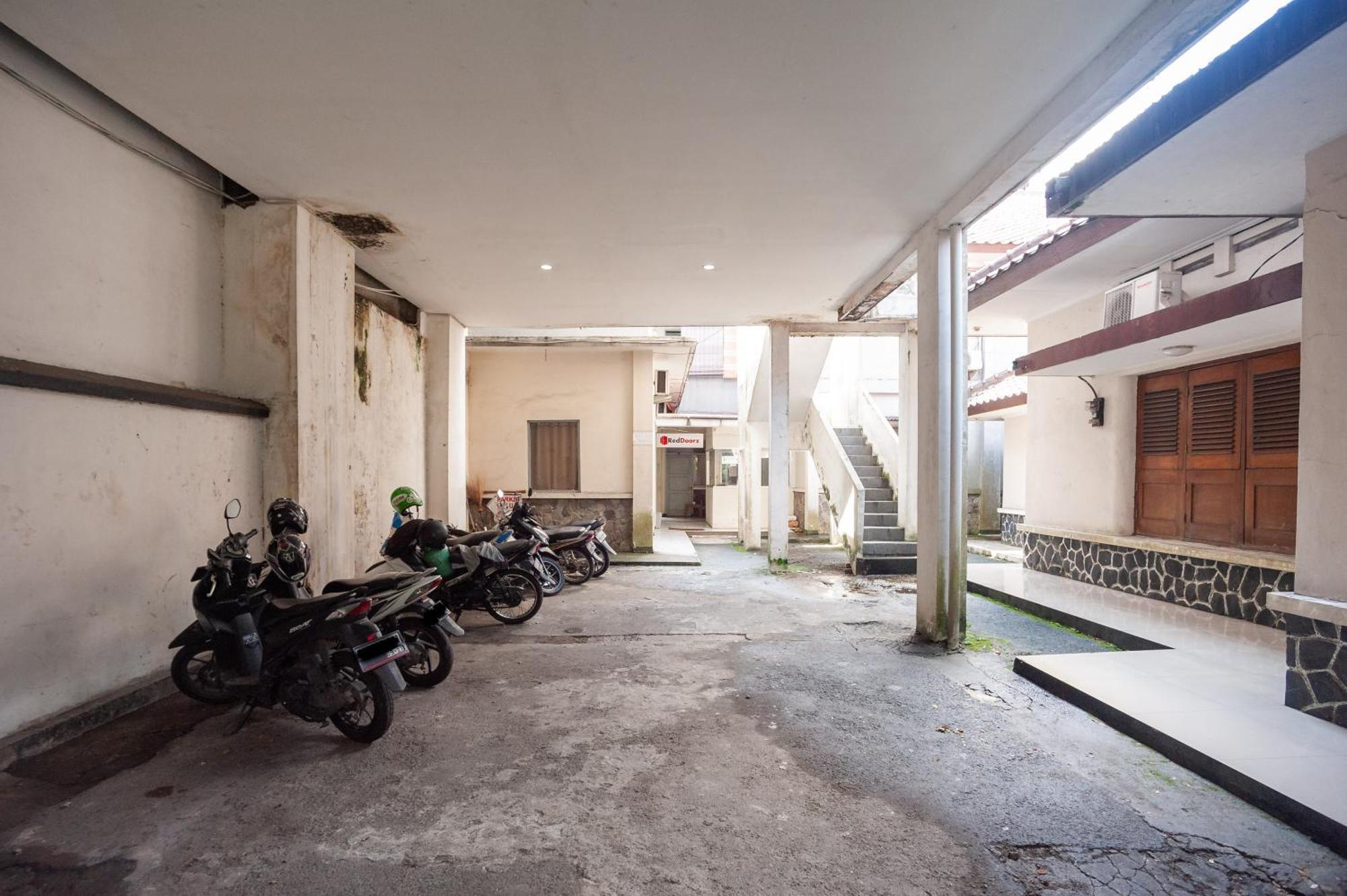 RedDoorz Plus near RS PMI Bogor Zewnętrze zdjęcie
